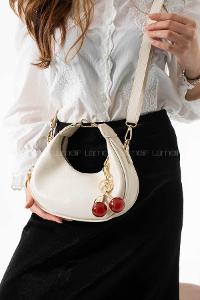 Lamelif Betty Model Charm Hediyeli Kadın El Ve Omuz Çantası Krem