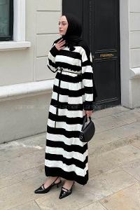 Lamelif Büzgü Yaka Detaylı Çizgili Triko Tesettür Elbise Siyah