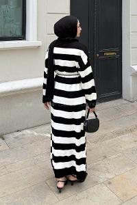 Lamelif Büzgü Yaka Detaylı Çizgili Triko Tesettür Elbise Siyah