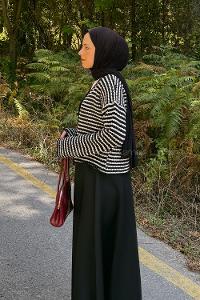 Lamelif İnce Çizgili Triko Hırka Siyah