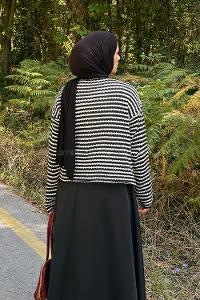 Lamelif İnce Çizgili Triko Hırka Siyah