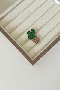 Modalamelif Bana Dokunma Yazılı Demir Broş