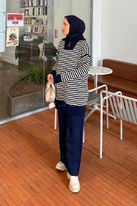 Lamelif Çizgili Balıkçı Yaka Triko Takım Lacivert