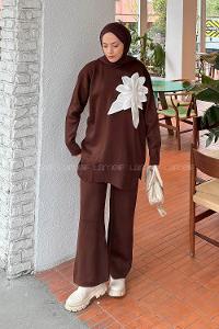 Lamelif Çiçek Aksesuarlı Triko Takım Acı Kahve