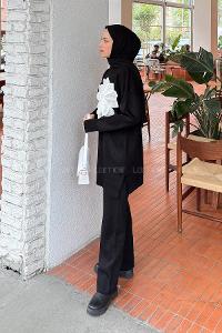 Lamelif Çiçek Aksesuarlı Triko Takım Siyah