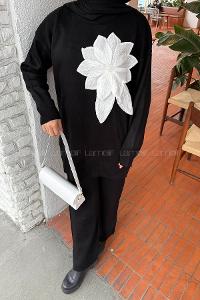 Lamelif Çiçek Aksesuarlı Triko Takım Siyah