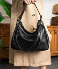 Lamelif Halka Detaylı Yumuşak Deri Ayarlanabilir Omuz Askılı Salaş Kadın Çanta