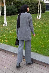 Lamelif Çiçek Detaylı Triko Takım Füme