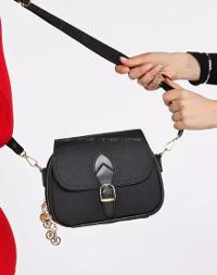 Lamelif 4 Gözlü Kapak Detaylı Kolon Askılı Bayan Çapraz Çanta Siyah