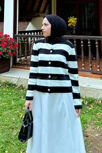 Lamelif Düğme Detaylı Çizgili Hırka Siyah