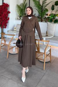 Lamelif Broş Detaylı Etekli Takım Kahverengi
