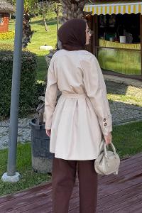 Lamelif Yaka Detaylı Kısa Trençkot Bej