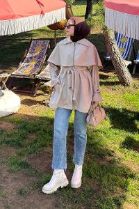 Lamelif Bağlama Detaylı Pelerinli Trençkot Bej