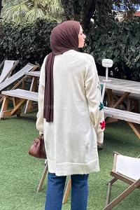 Lamelif Çiçek Detaylı Triko Kazak Natural