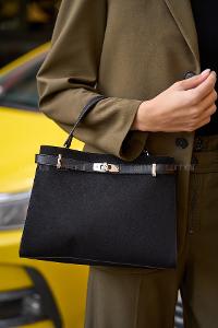 Lamelif Hermez Gold Kemer Detaylı Süet Kadın Çanta Siyah