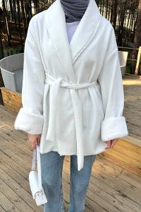 Lamelif Kol Kürk Detaylı Kaban Beyaz