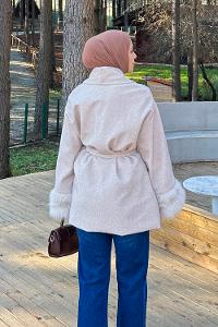 Lamelif Kol Kürk Detaylı Kaban Krem