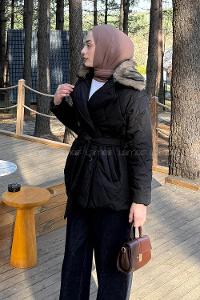 Lamelif Kürk Yaka Bağlama Detaylı Mont Siyah