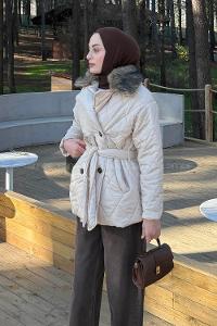 Lamelif Kürk Yaka Bağlama Detaylı Mont Taş Rengi