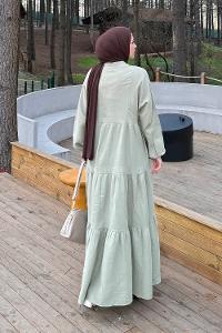 Lamelif Ön Yarım Düğme Detaylı Müslin Kumaş Tesettür Elbise Açık Yeşil