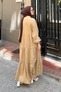 Lamelif Ön Yarım Düğme Detaylı Müslin Kumaş Tesettür Elbise Kum Beji