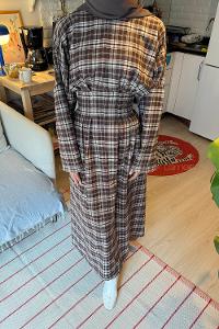 Lamelif Bağlama Detaylı Ekose Elbise Kahverengi