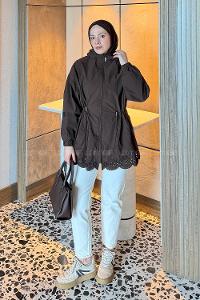 Lamelif Fisto Detaylı Kapüşonlu Yağmurluk Acı Kahve