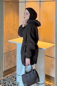 Lamelif Fisto Detaylı Kapüşonlu Yağmurluk Acı Kahve