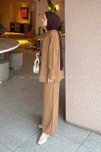 Lamelif Hakim Yaka Gömlekli Takım Camel