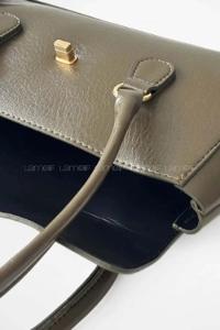 Lamelif Tokalı Deri Charmlı Yatay Klasik Omuz Çantası Soft Kahve