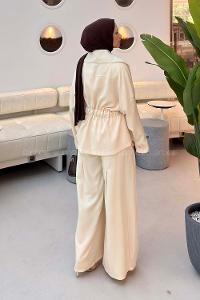 Lamelif Büyük Yaka Detaylı Pantolonlu Takım Krem