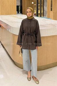 Lamelif Bağlama Detaylı Yırtmaçlı Gömlek Acı Kahve