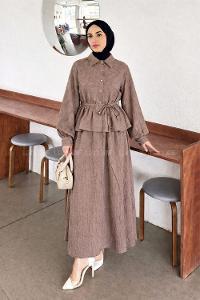 Lamelif Bağlama Detaylı Desenli Tesettür Takım Kahverengi