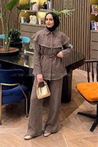 Lamelif Pelerin Detaylı Kontrast Dikişli Takım Vizonrengi