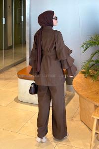 Lamelif Kol Fırfır Detaylı Gold Düğmeli Pantolonlu Takım Acı Kahve