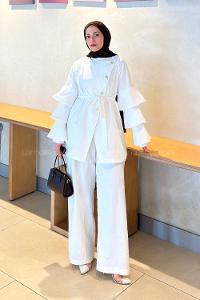 Lamelif Kol Fırfır Detaylı Gold Düğmeli Pantolonlu Takım Ekru