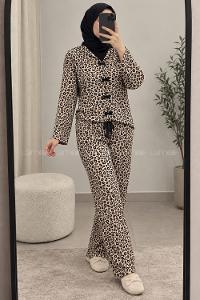 Lamelif Leopar Desenli Fiyonk Detaylı Pijama Takımı