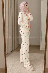 Lamelif Fiyonk Detaylı Çilek Desenli Kaşkorse Pijama Takımı