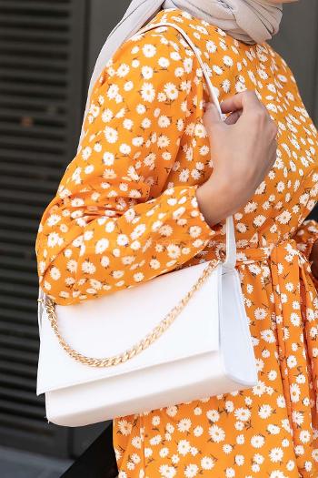 Lamelif Düz Kapaklı Çapraz Zincir Askılı Beyaz