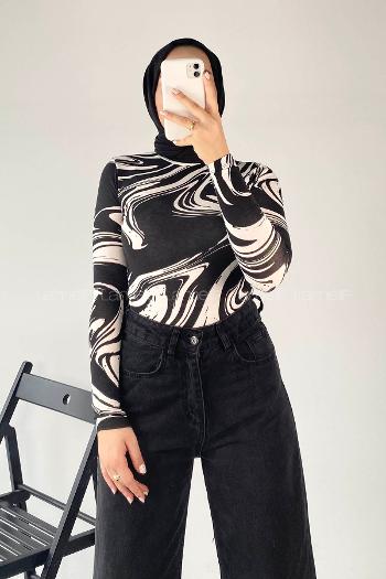 Lamelif Yarım Balıkçı Yaka Desenli Body Siyah