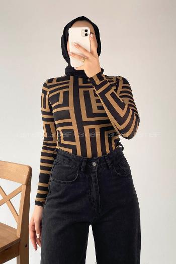 Brown With Milk Crew Neck Body