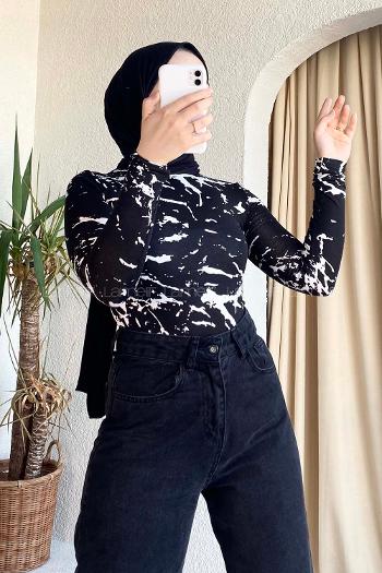 Lamelif Yarım Balıkçı Yaka Soyut Desenli Body Siyah
