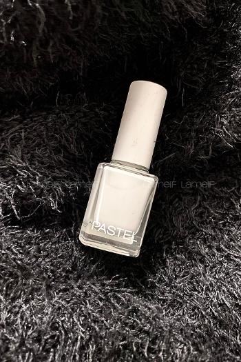 White Nail Varnish