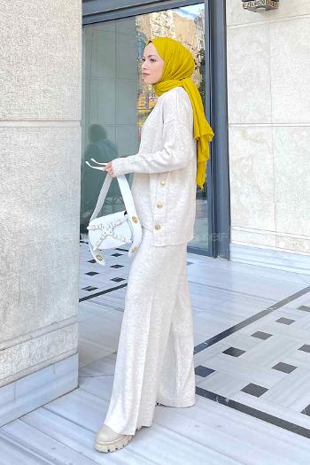 Ecru Crew Neck Long Arm Knitwear Comfortable Suit