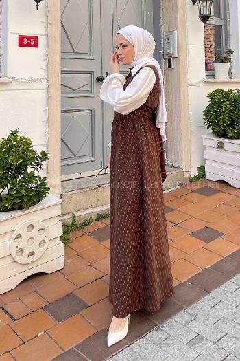 Lamelif Çizgi Detaylı Garnili Tesettür Elbise Kahverengi