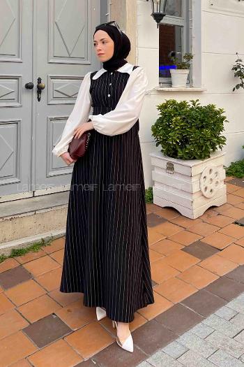 ﻿ Lamelif Çizgi Detaylı Garnili Tesettür Elbise Siyah