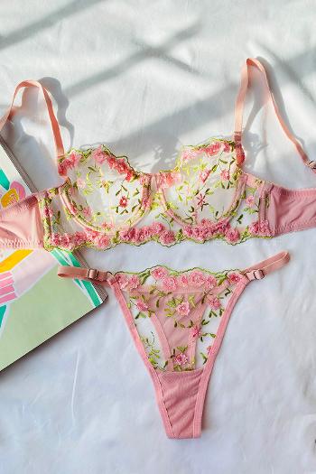 Lamelif Brode Çiçek Nakışlı Takım