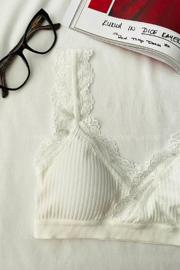 Lamelif Dantel Askılı Pedli Sporcu Sütyen
