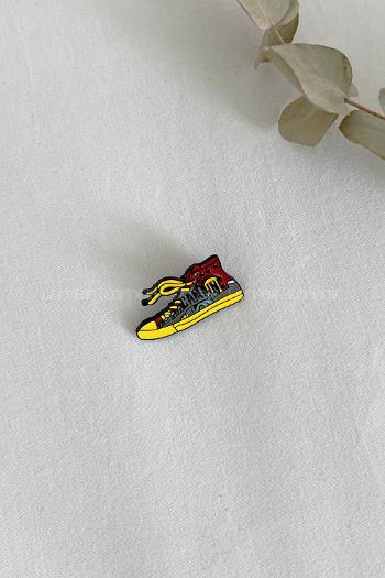 Lamelif Converse Demir Broş