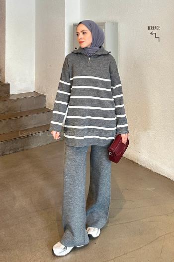 Lamelif Yaka Fermuarlı Çizgili Triko Tesettür Takım Gri